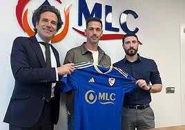 El delantero Álvaro Vázquez fue presentado en la sede de MLC y hoy debutará en Linarejos contra el Mérida.