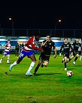 Eghosa, en una jugada del duelo ante el Intercity.