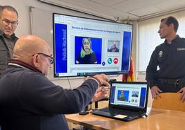 La Policía atenderá a personas sordas con un sistema de vídeointerpretación en Almería y El Ejido