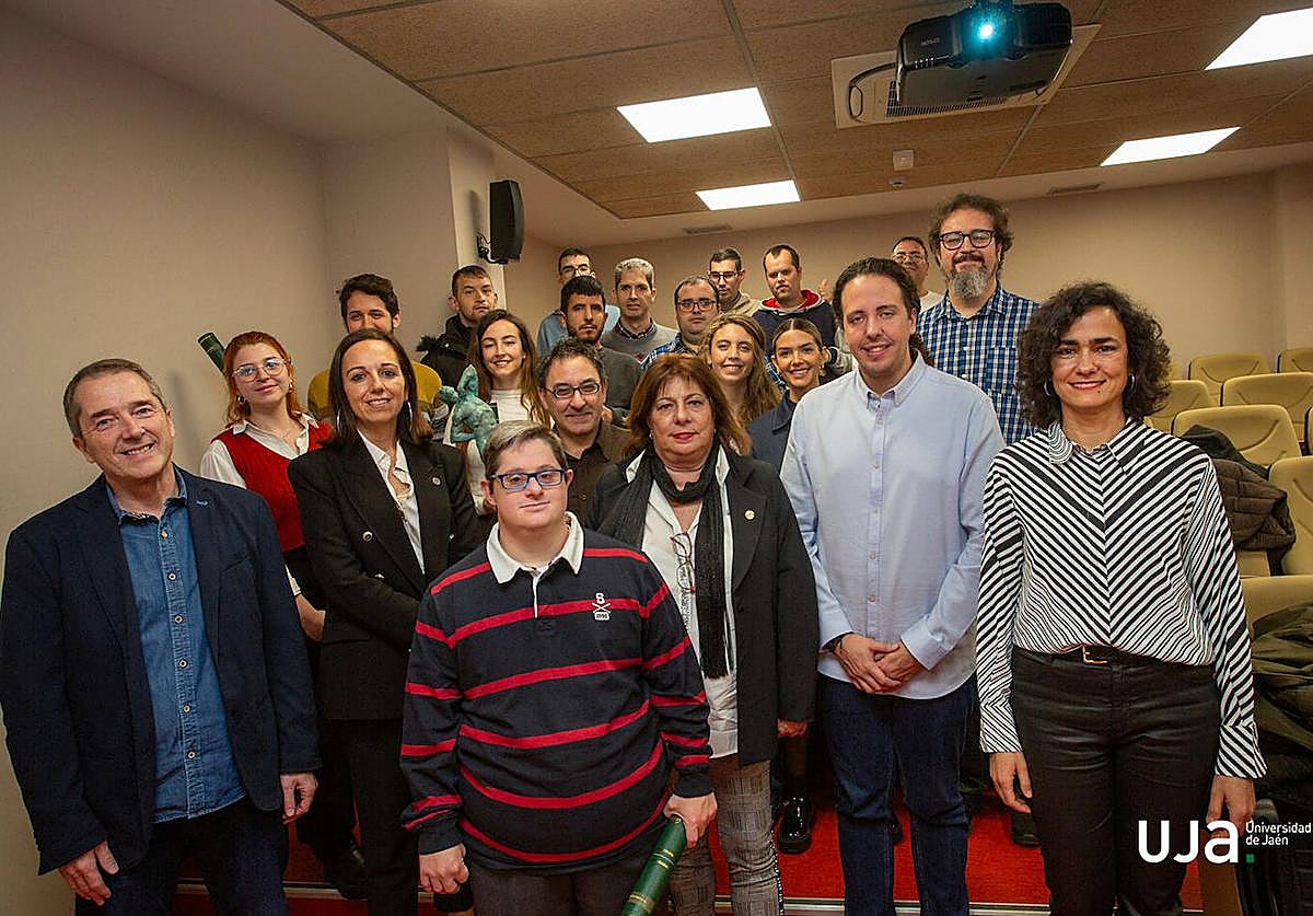 Foto de familia de los premiados en la edición número 15 de Triminuto.