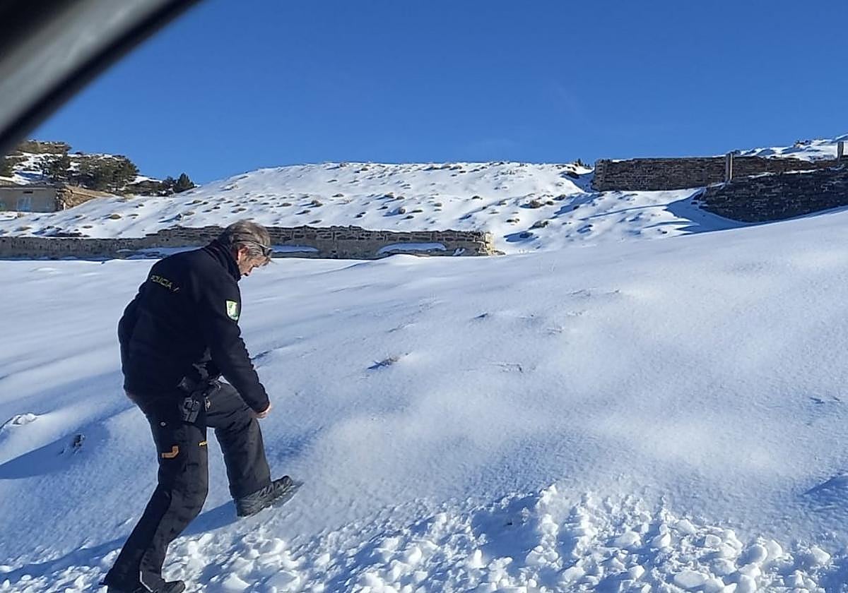 Un dispositivo con ayuda ciudadana permite localizar a un niño de cinco años perdido en Sierra Nevada.