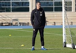 Gaizka Garitano puso toda su mirada en el partido ante elAlavés.