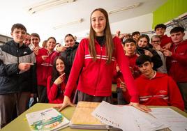 Ana Millán López junto a sus compañeros de clase.