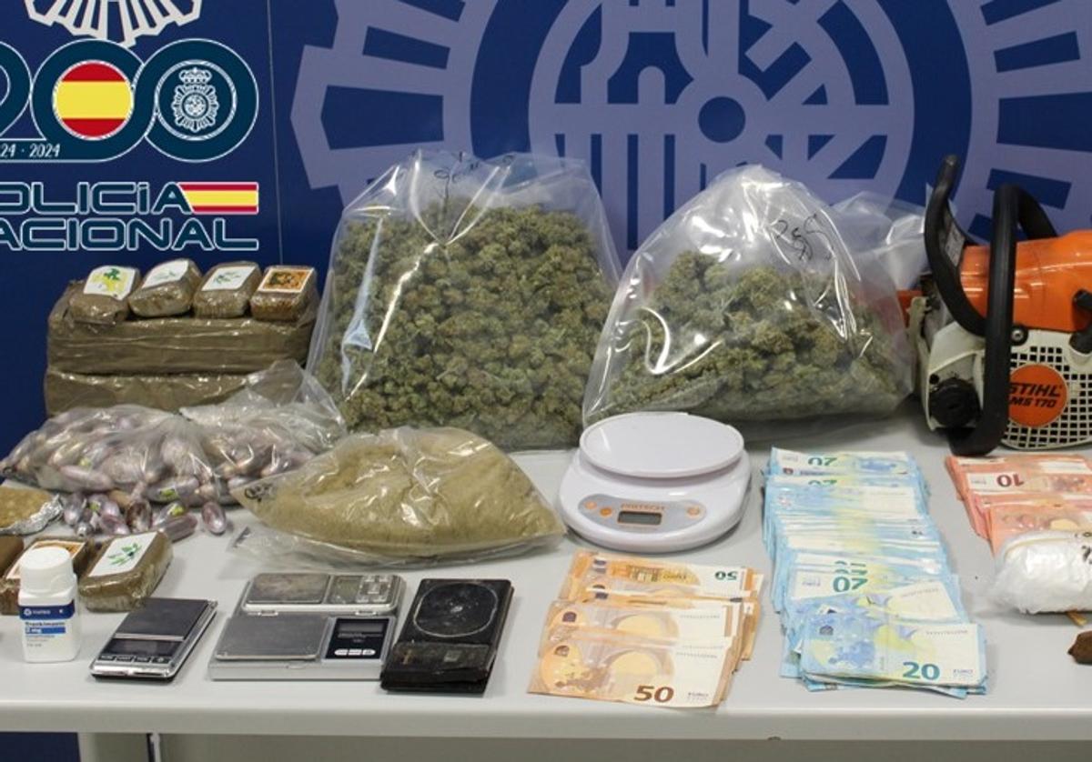 Droga y dinero intervenido por la Policía Nacional en Granada.