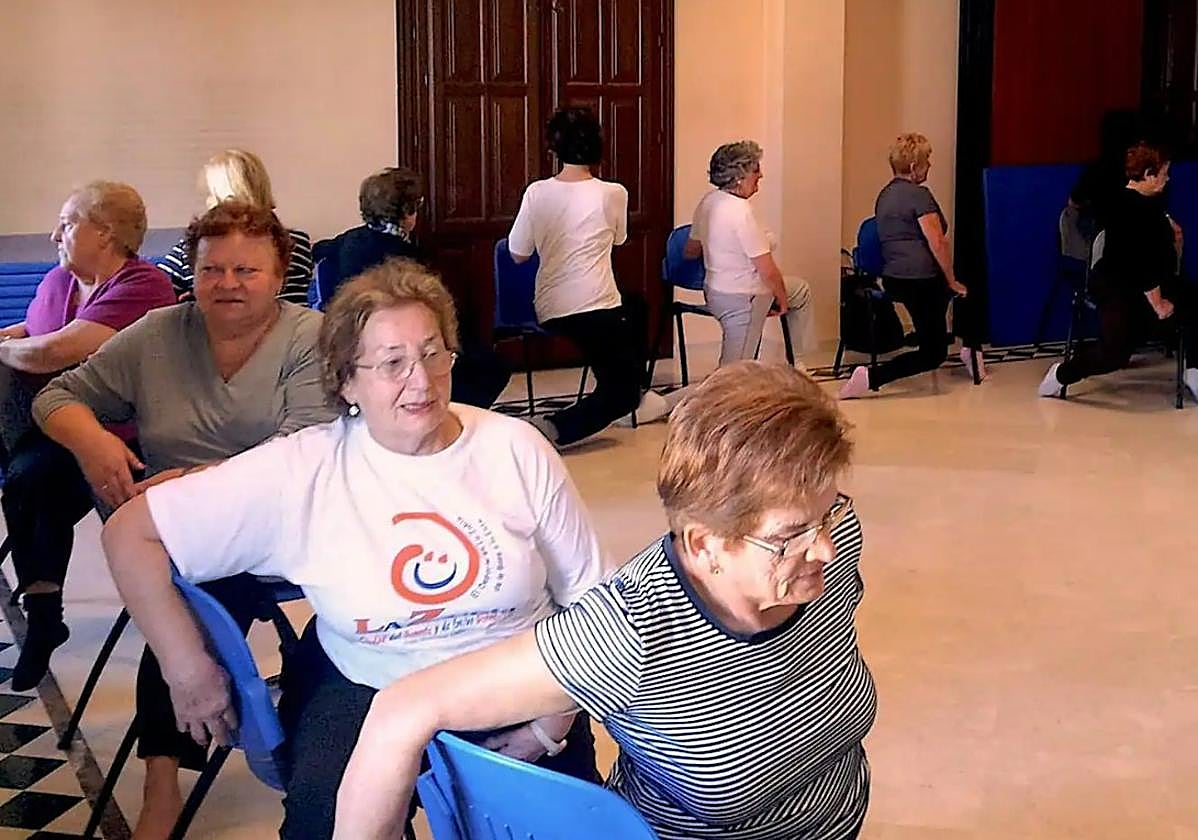 Taller de gimnasia de mayores en una localidad granadina