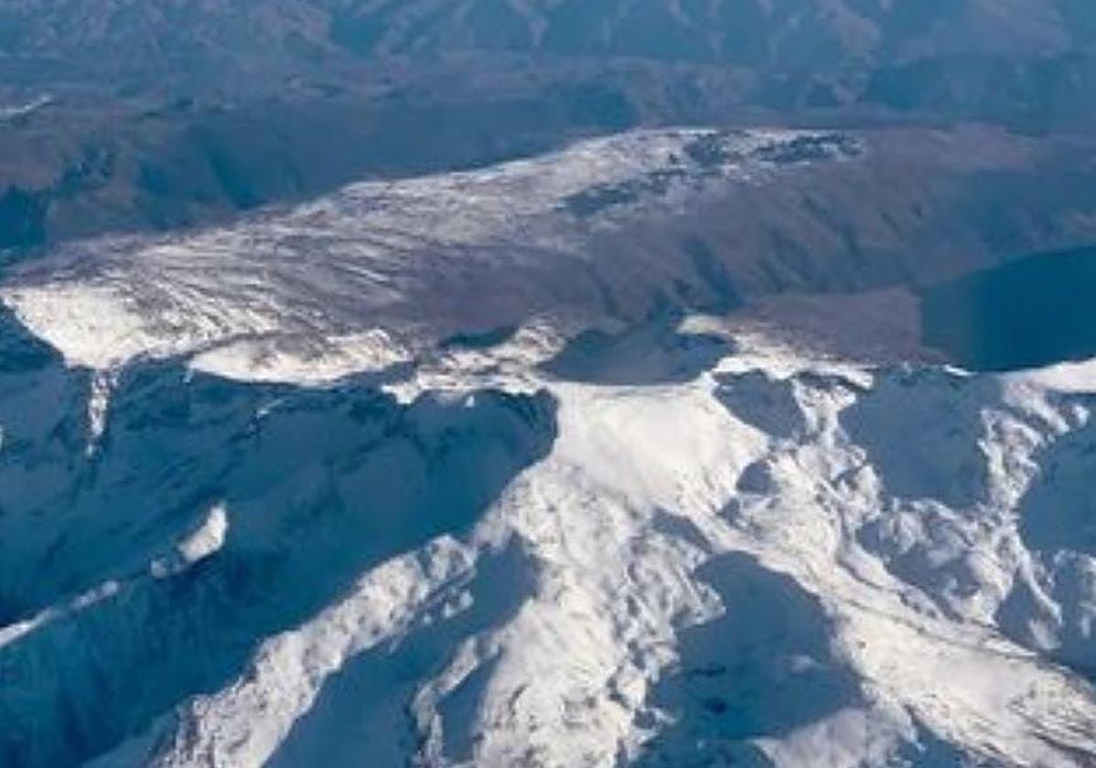 Foto aérea de ayer sobre Sierra Nevada.