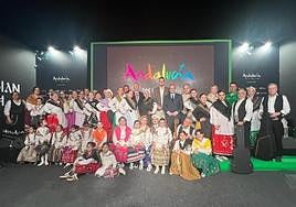 Bailes de Cortijos Nuevos, sobre el escenario.