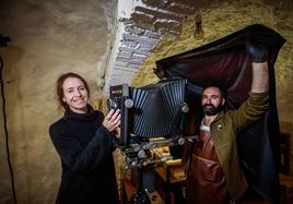 Hedvig Biong y Pablo Castilla, en el estudio de su cueva en El Laboratorio.