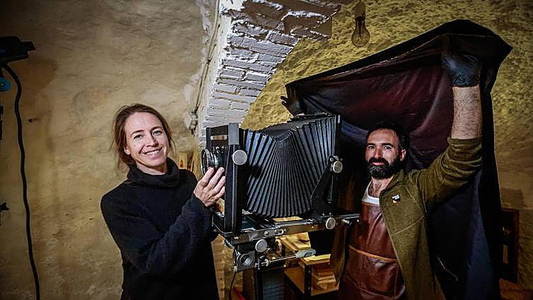 Hedvig Biong y Pablo Castilla, en el estudio de su cueva en El Laboratorio.
