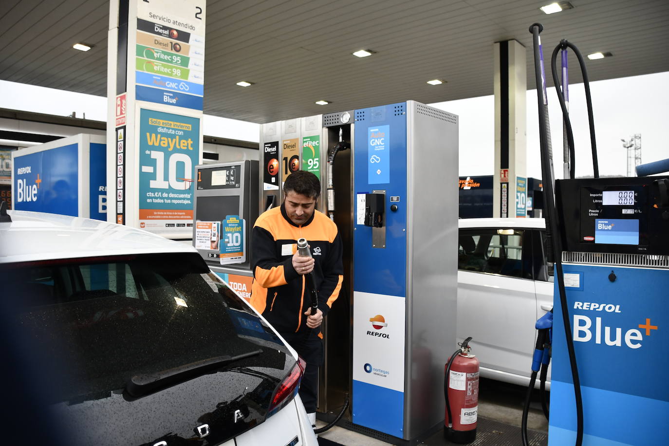 Repsol anuncia descuentos para los usuarios que lleven aceite de cocina usado e sus gasolineras