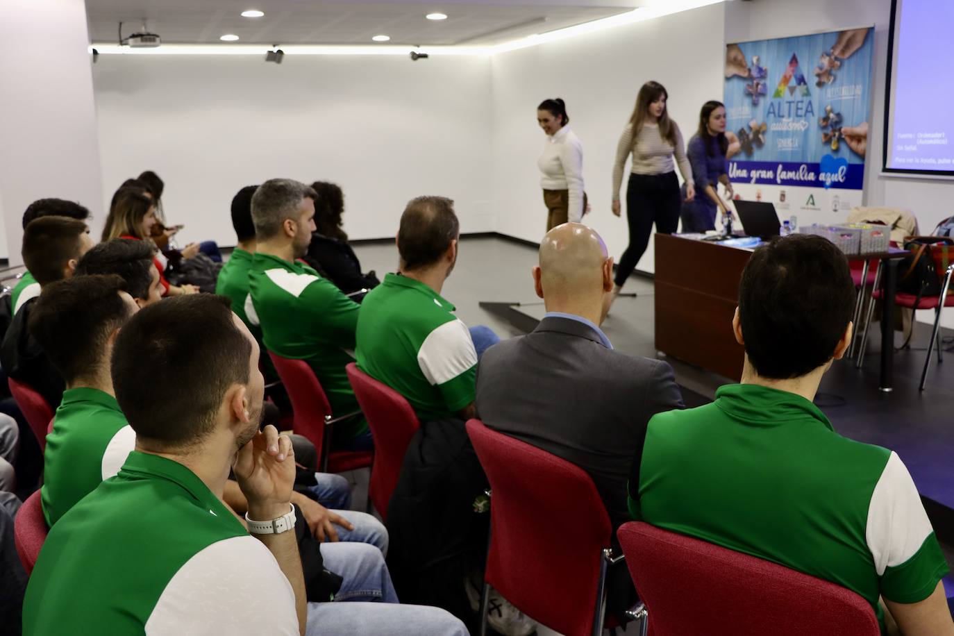 Unicaja Costa de Almería quiere dar visibilidad al autismo