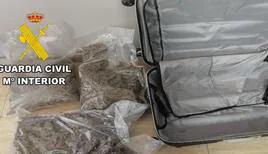 Cazado en Campillo de Arenas con más de 3 kilogramos de marihuana en la maleta