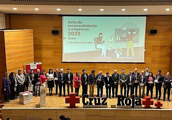 Representantes de las empresas y entidades reconocidas por Cruz Roja.