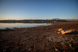 Así luce el pantano de Cubillas en el inicio de febrero.