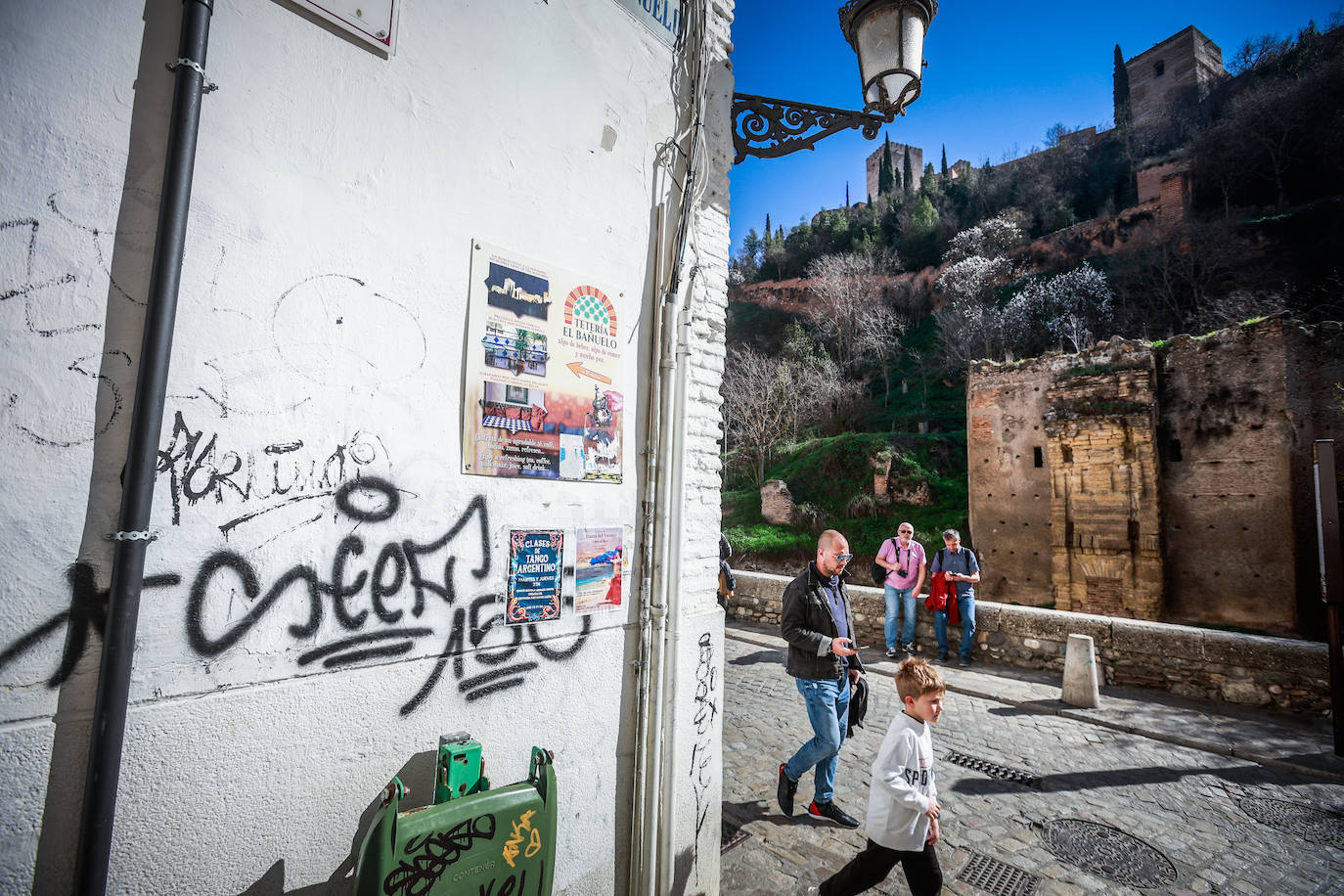 Las imágenes de nuevos actos vandálicos en el patrominio de Granada