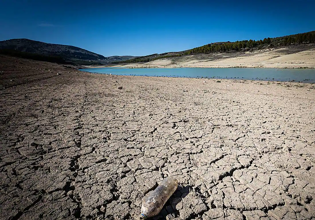 La falta de lluvia y el calor agravan la sequía en Granada.