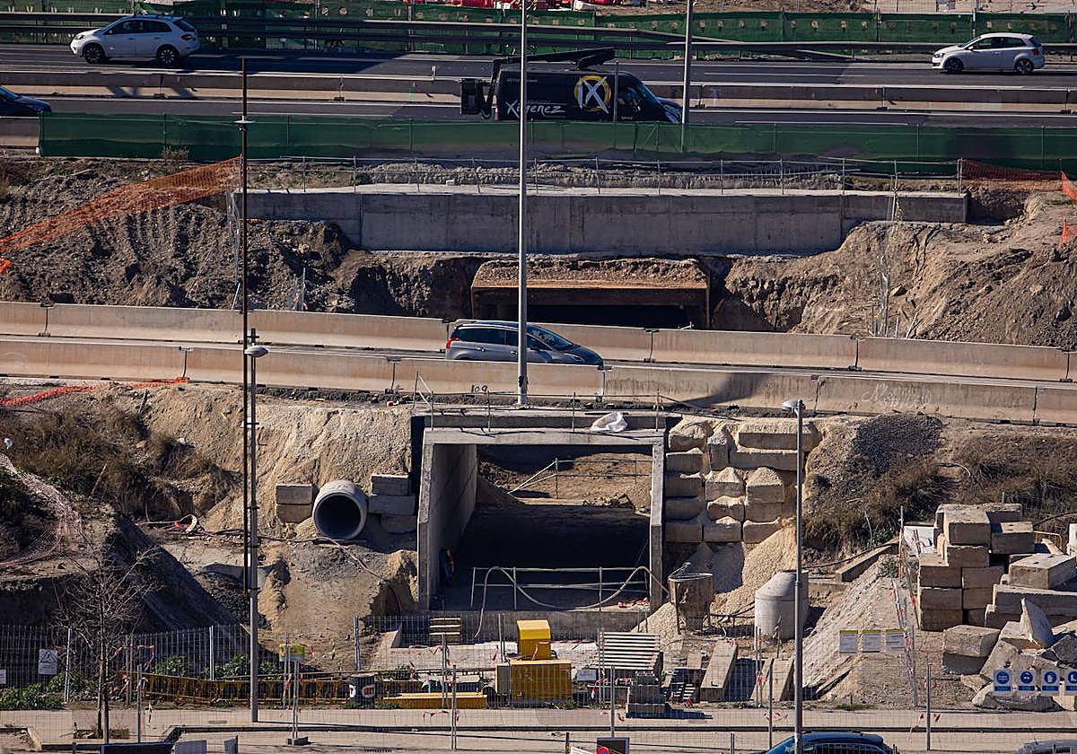 Obras de la hinca bajo la autovía GR-30.