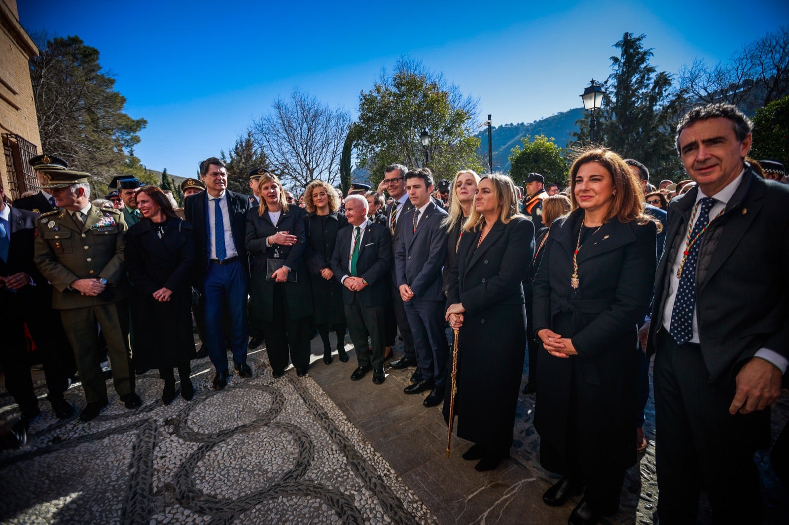 Las imágenes de la celebración de San Cecilio en Granada: salaíllas y habas para todos