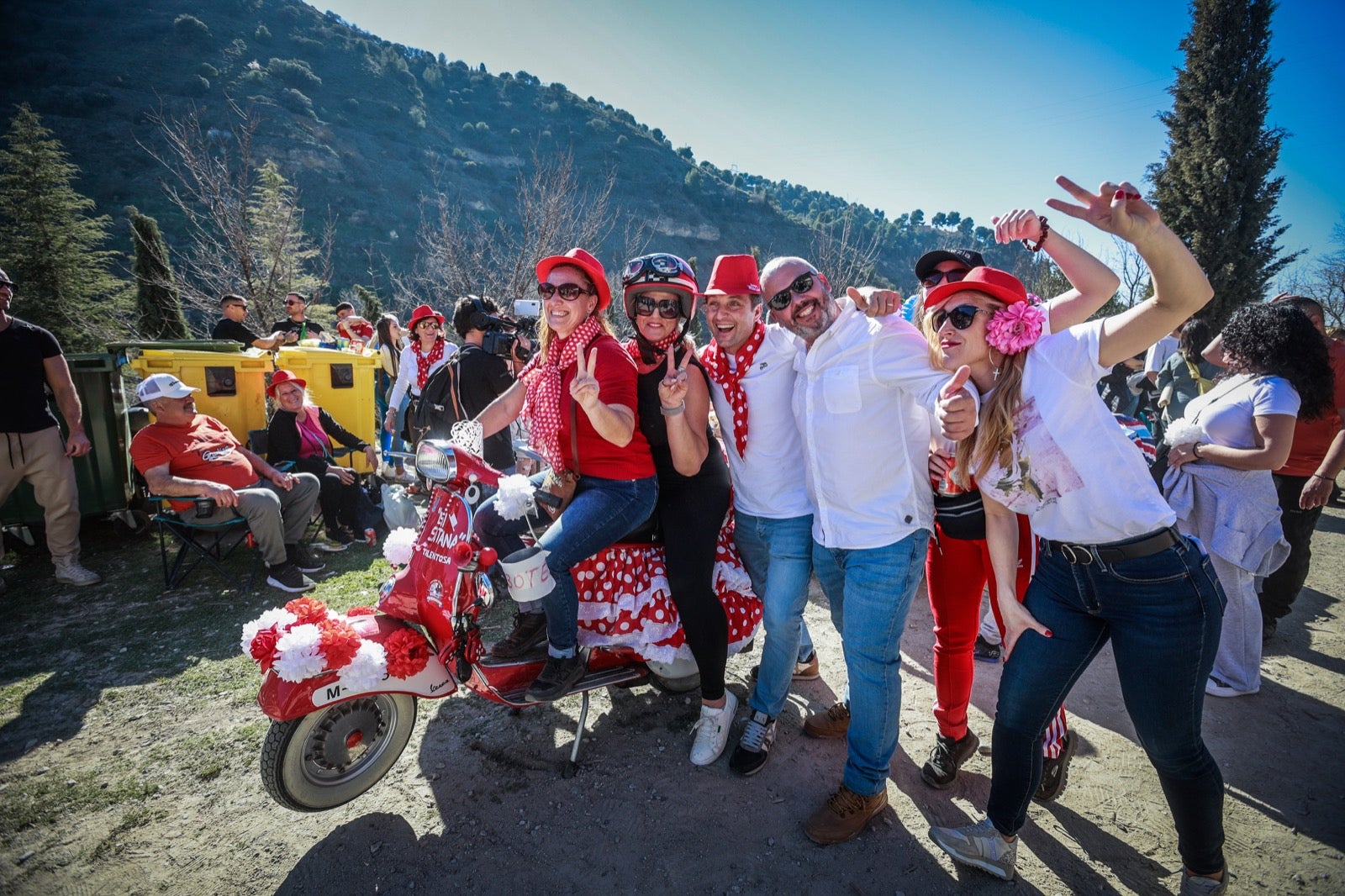 Las imágenes de la celebración de San Cecilio en Granada: salaíllas y habas para todos