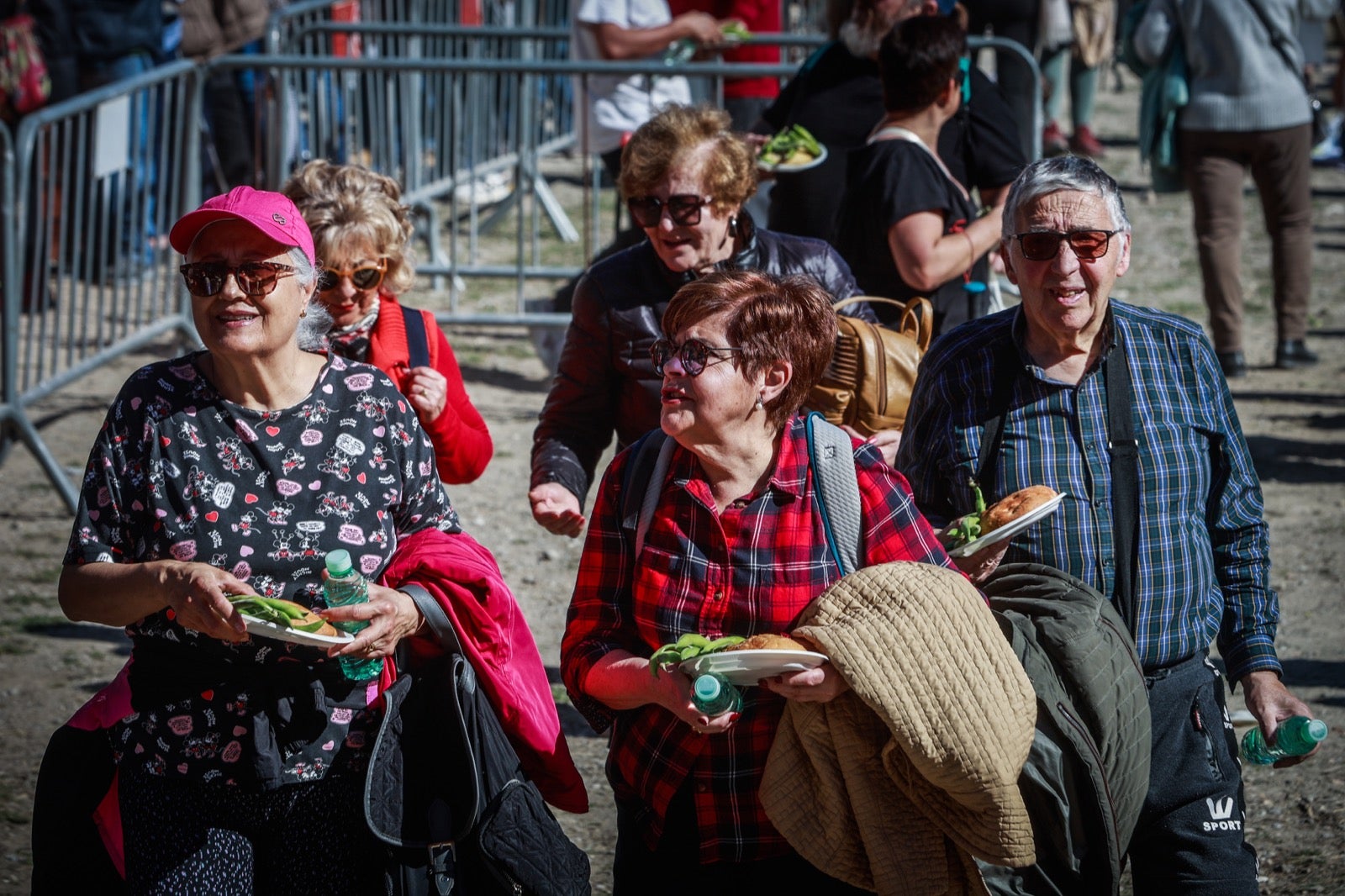 Las imágenes de la celebración de San Cecilio en Granada: salaíllas y habas para todos