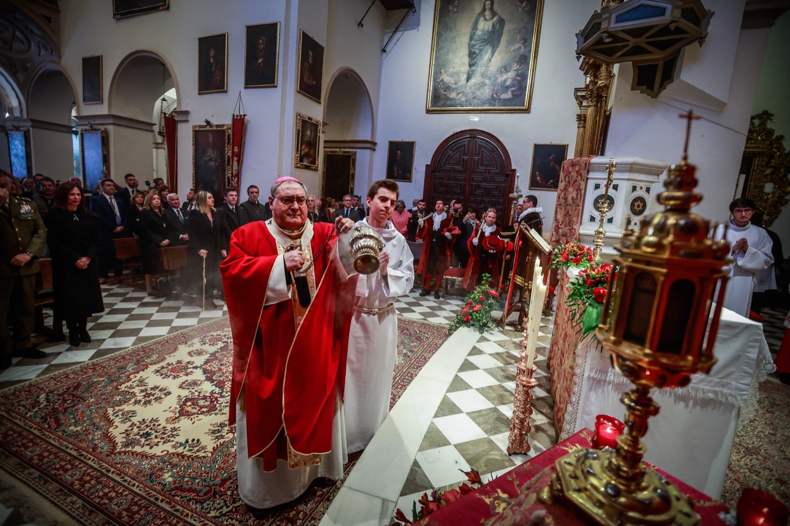 Las imágenes de la celebración de San Cecilio en Granada: salaíllas y habas para todos