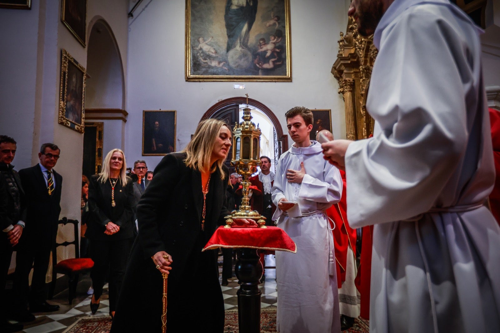 Las imágenes de la celebración de San Cecilio en Granada: salaíllas y habas para todos