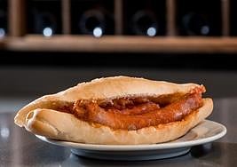 Bocadillo de salchichas del Bar Aliatar.