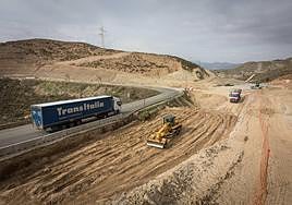 En las obras de la carretera de la Alpujarra ya se divisa la nueva vía.