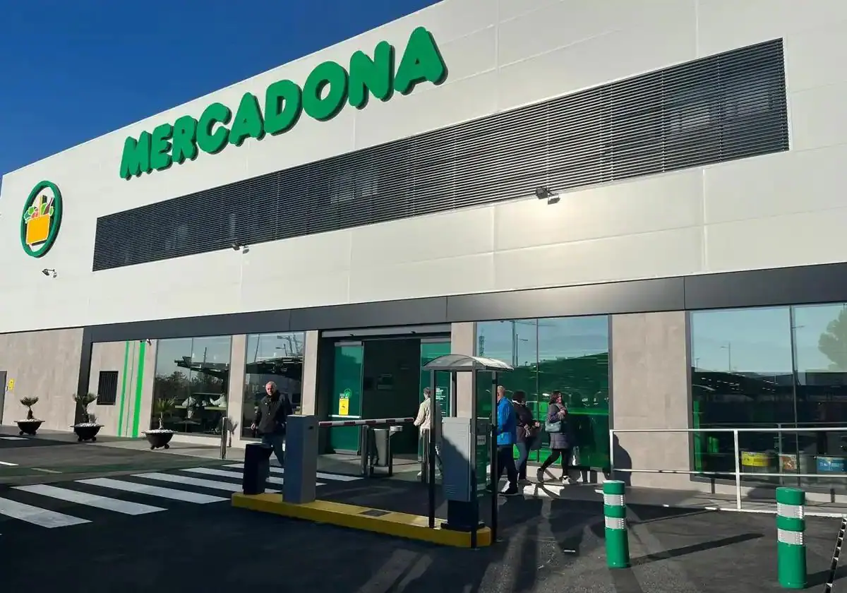 Supermercados: El vídeo del Mercadona «con la entrada más difícil de  España» se hace viral en redes | Ideal