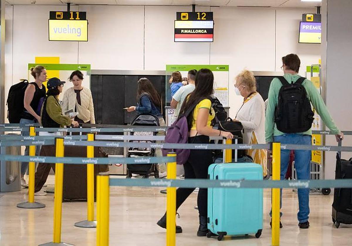 Pasajeros en el Aeropuerto de Granada.