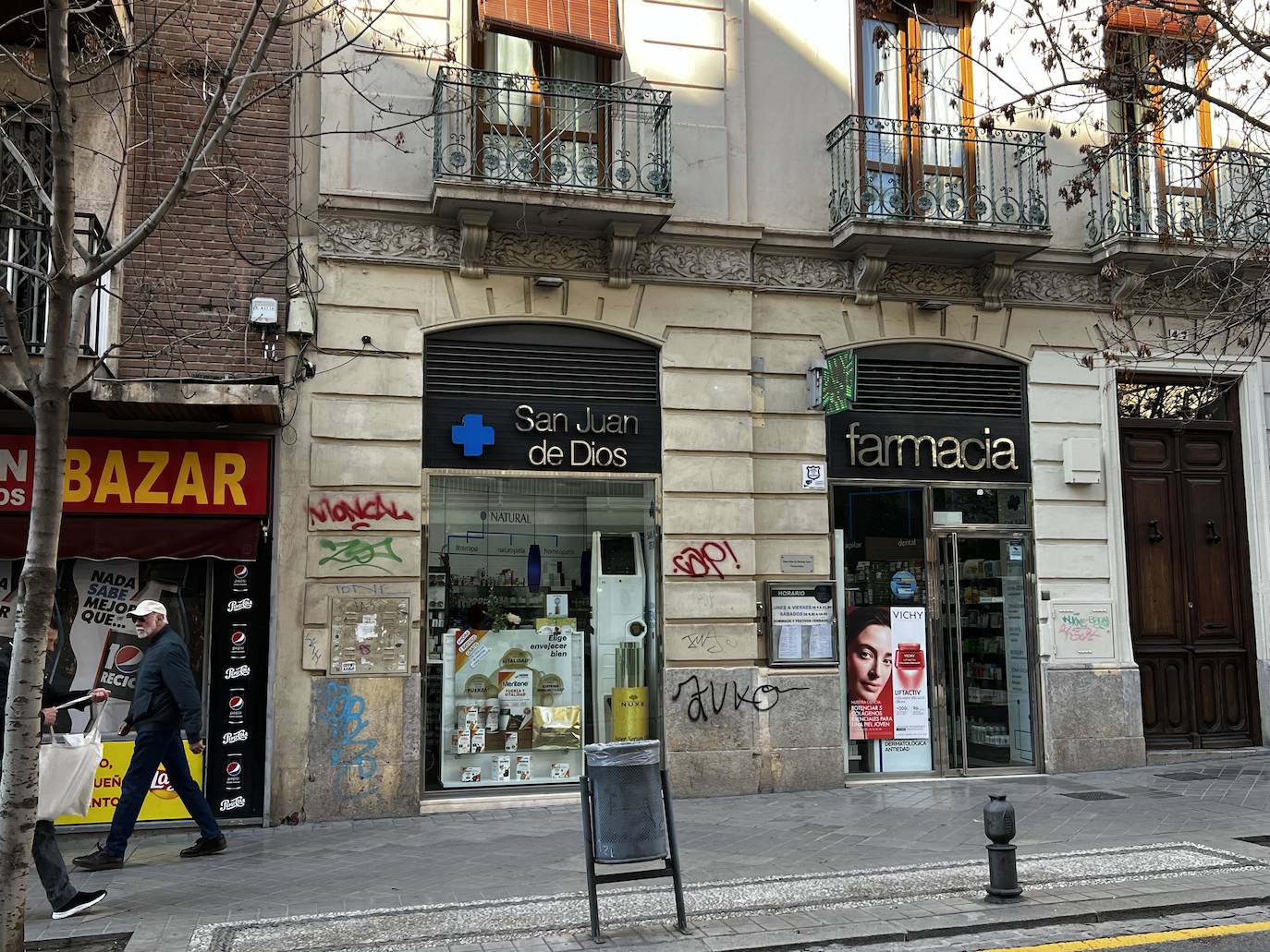 Las imágenes del centro de Granada lleno de grafitis