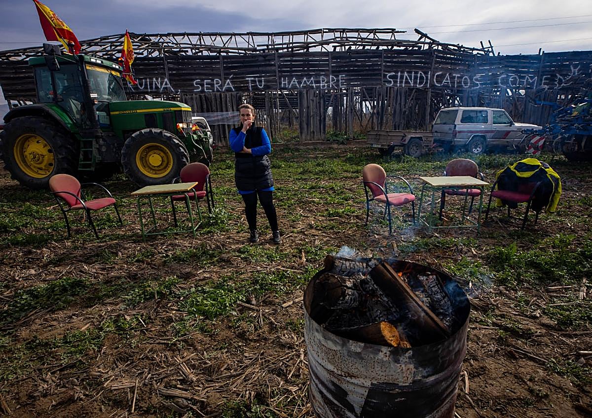 Imagen secundaria 1 - Vegas del Genil mantiene el pulso de la protesta pero sin cortes de carretera