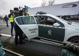 Momento de la dentención de uno de los manifestantes en Santa Fe