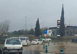 Inundación en la rotonda de la Chana.