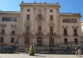 Imagen del Ayuntamiento de Jaén, en la plaza de Santa María.
