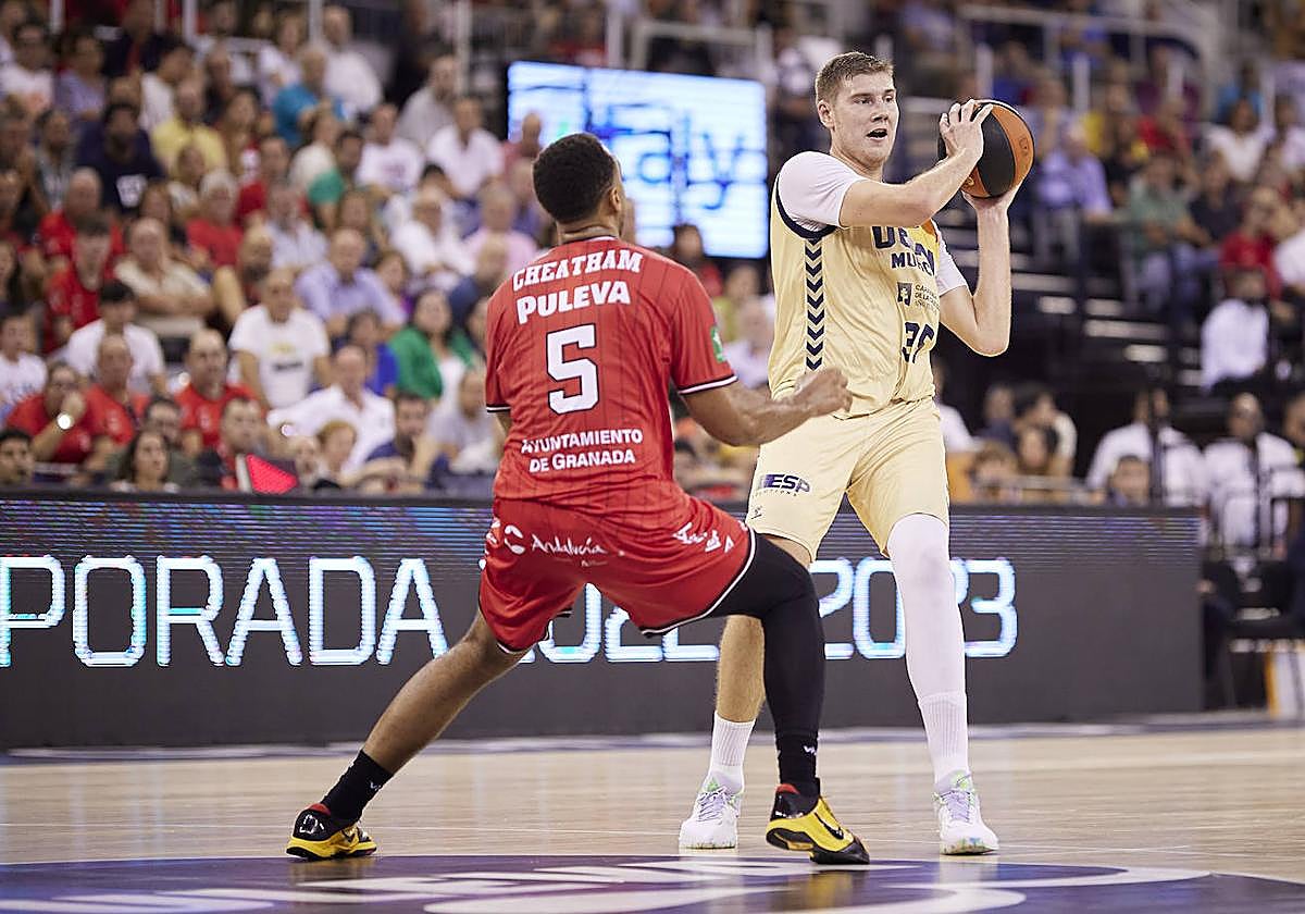 Simon Birgander, ante Cheatham en la primera vuelta.