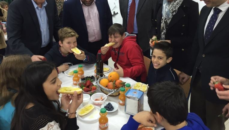 Desayuno saludable con aceite de olivar virgen.