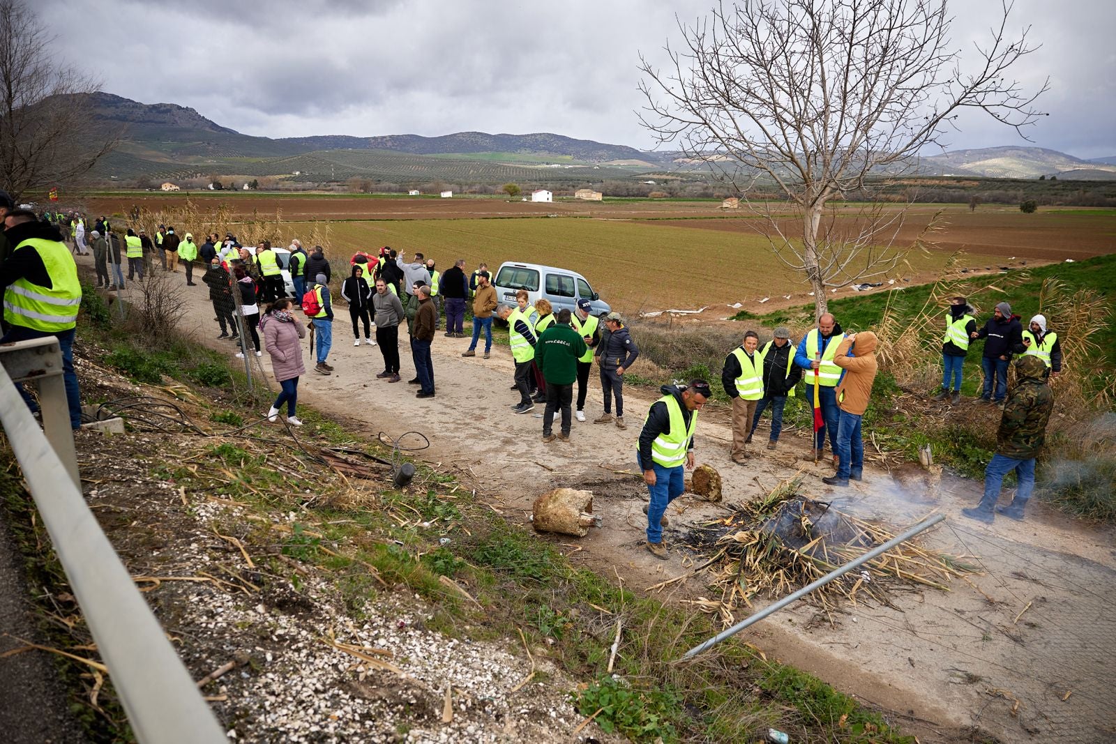 Las protestas de los agricultores de la A-92 en Huétor Tájar, en imágenes