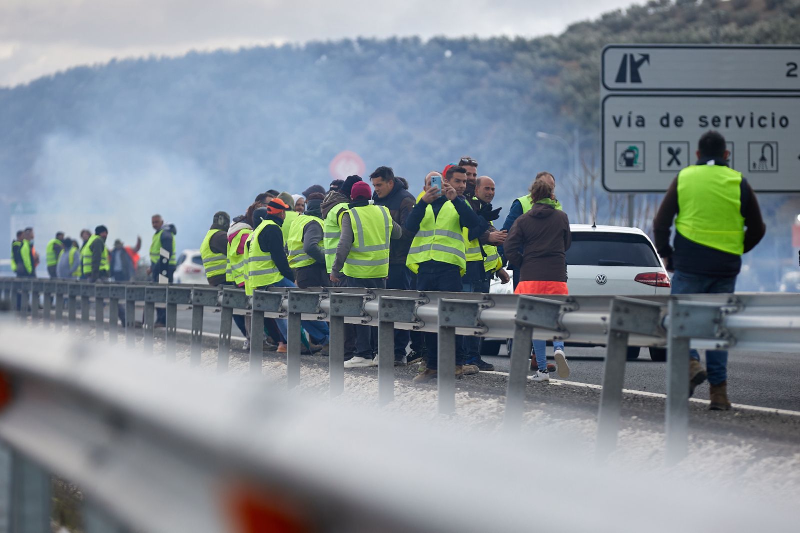 Las protestas de los agricultores de la A-92 en Huétor Tájar, en imágenes