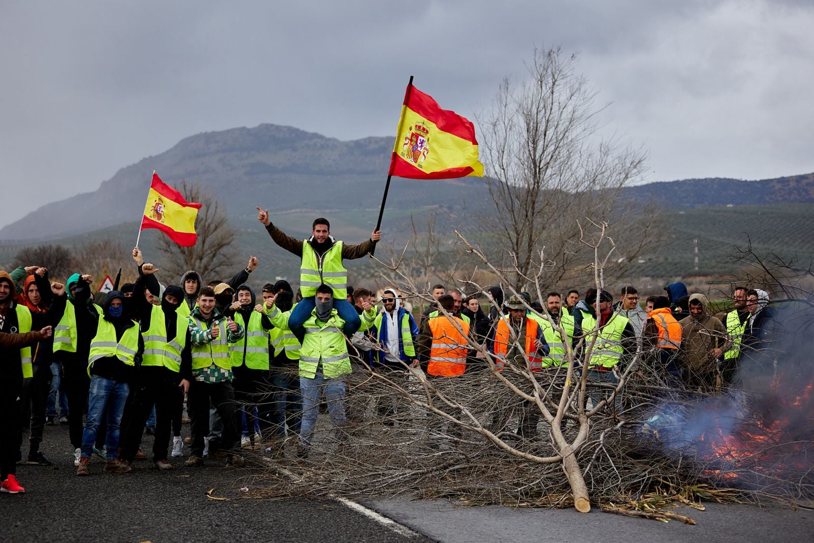 Las protestas de los agricultores de la A-92 en Huétor Tájar, en imágenes