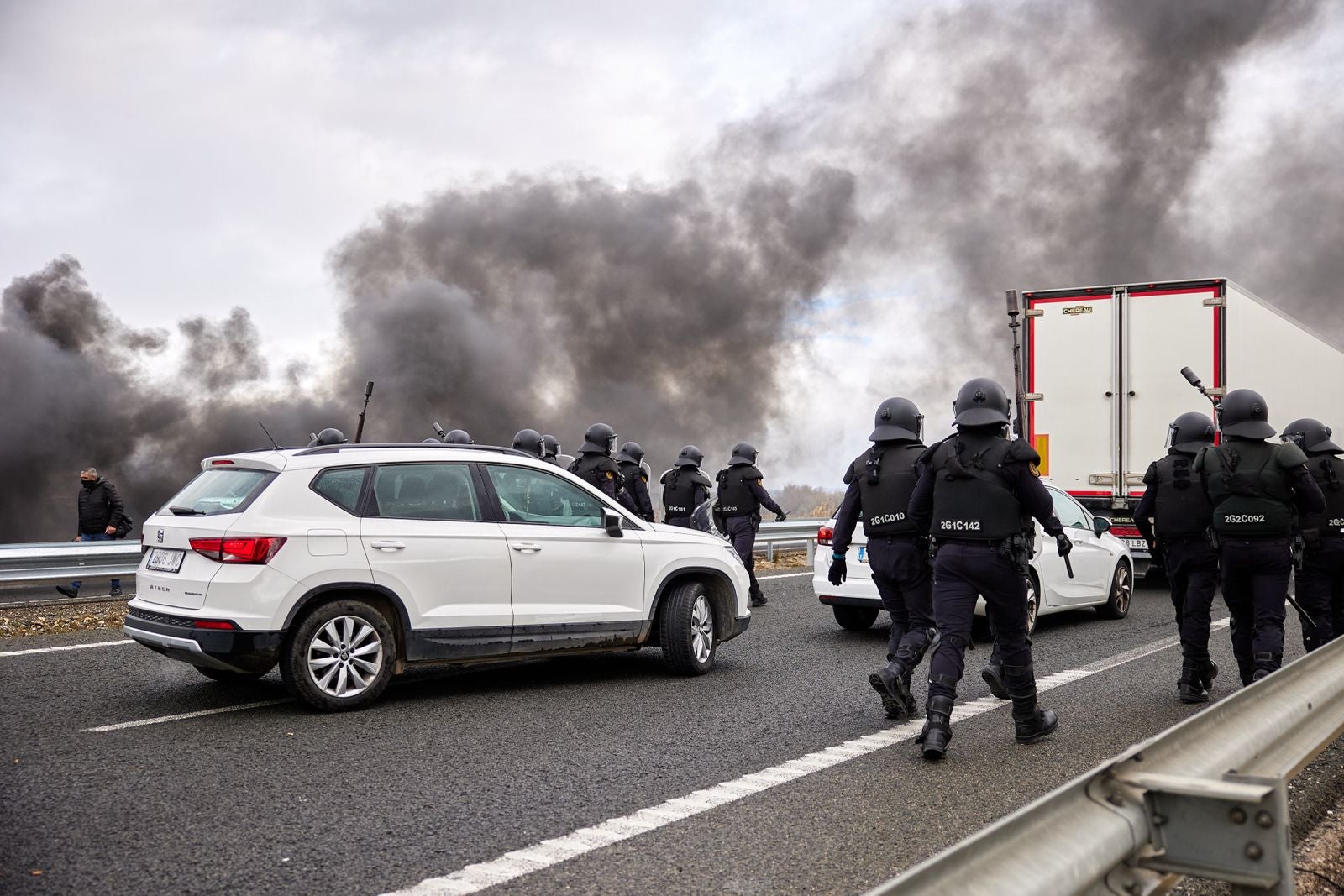 Las protestas de los agricultores de la A-92 en Huétor Tájar, en imágenes