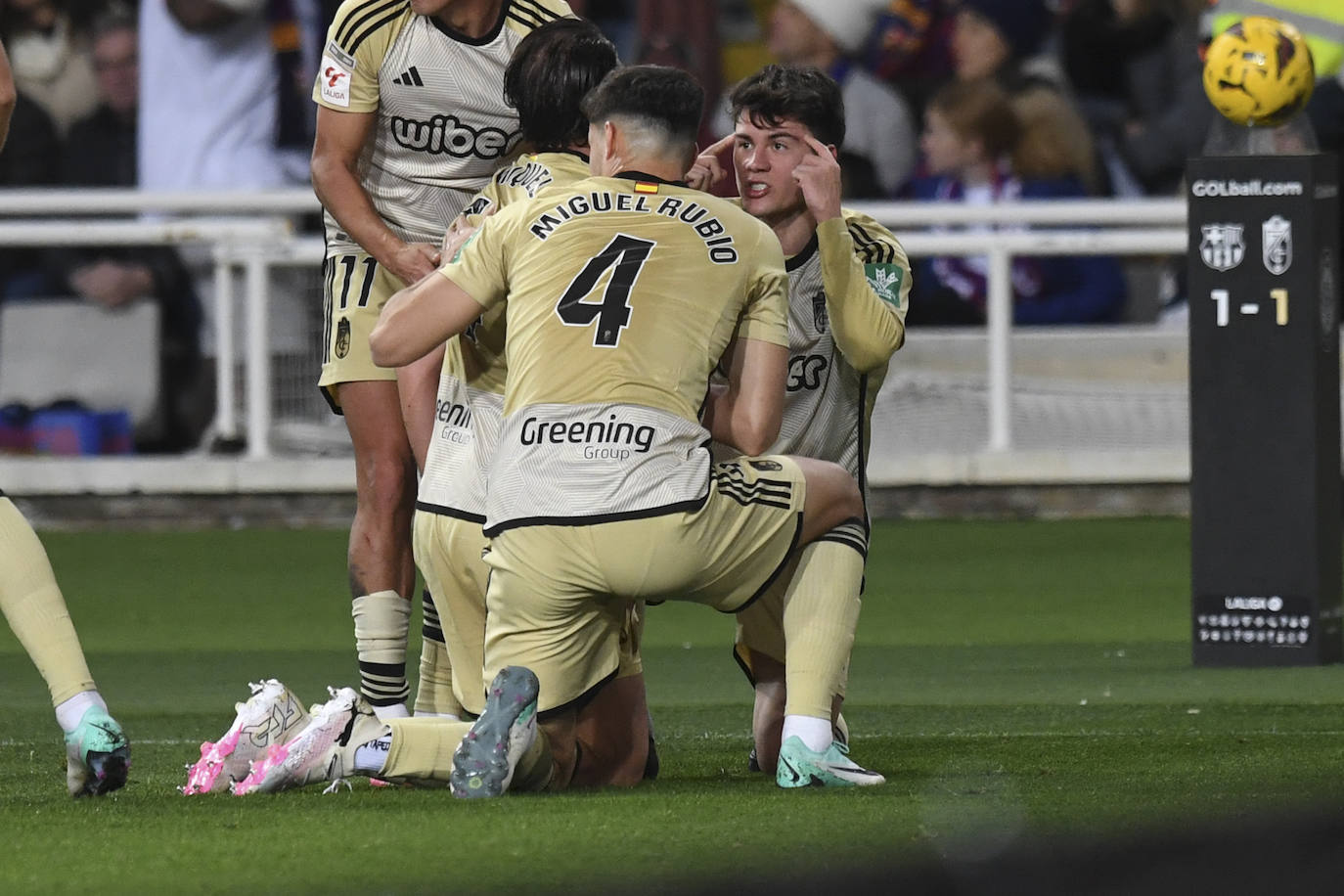 Las imágenes del partidazo del Granada en Barcelona