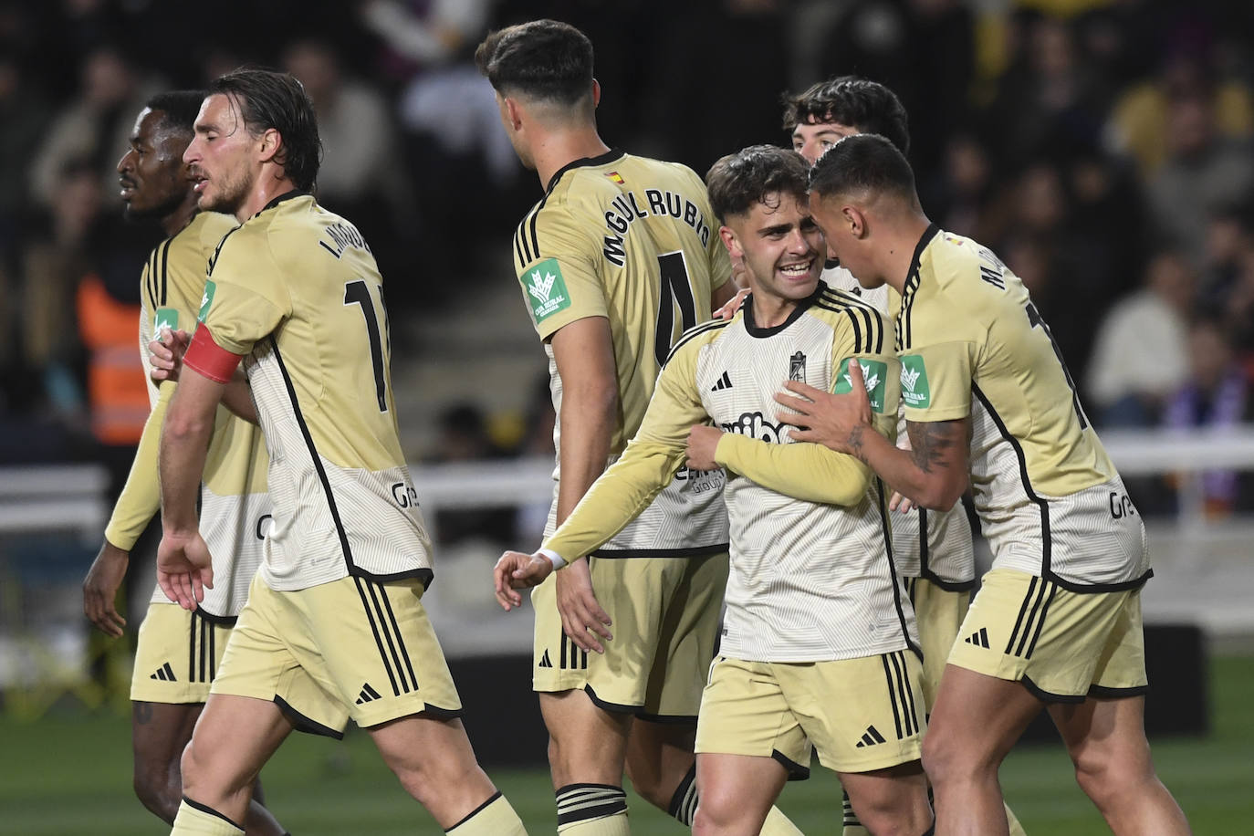 Las imágenes del partidazo del Granada en Barcelona