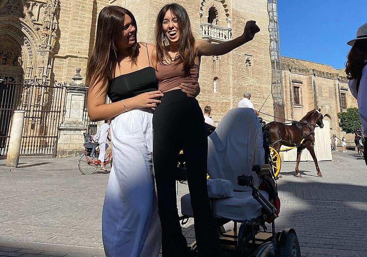 Imagen principal - Imágenes del Instagram de Estrella y Lidia.