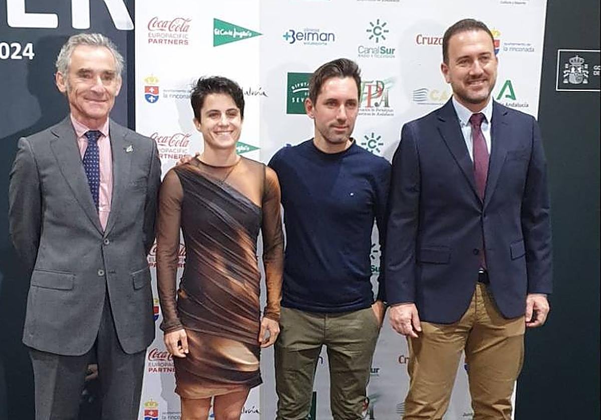 María Pérez, junto a Jacinto Garzón, reconocida como 'Andaluza de Oro' en los Premios de la Federación de Periodistas de Andalucía.