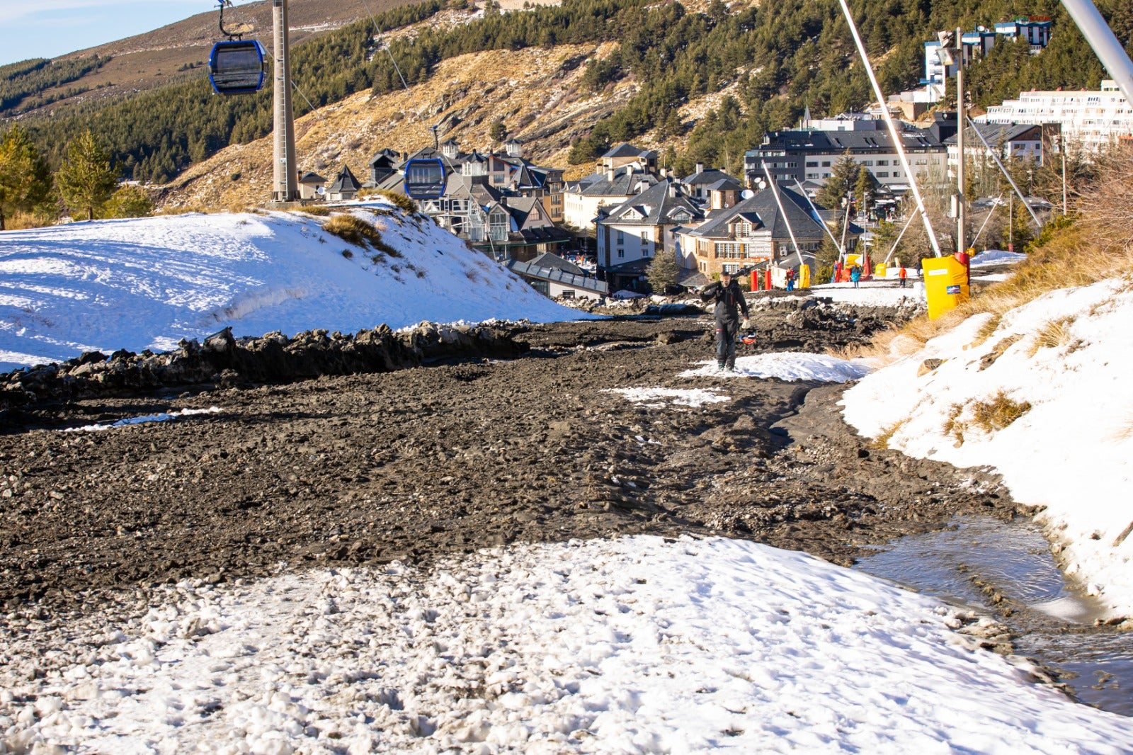 Así han quedado las pistas de Sierra Nevada con la inundación de barro