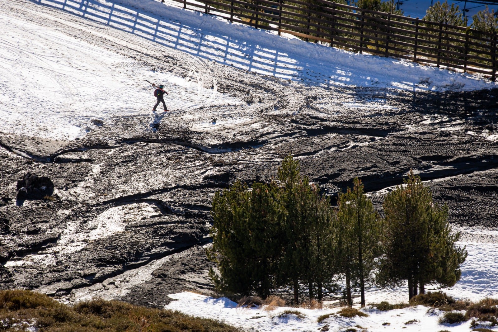 Así han quedado las pistas de Sierra Nevada con la inundación de barro