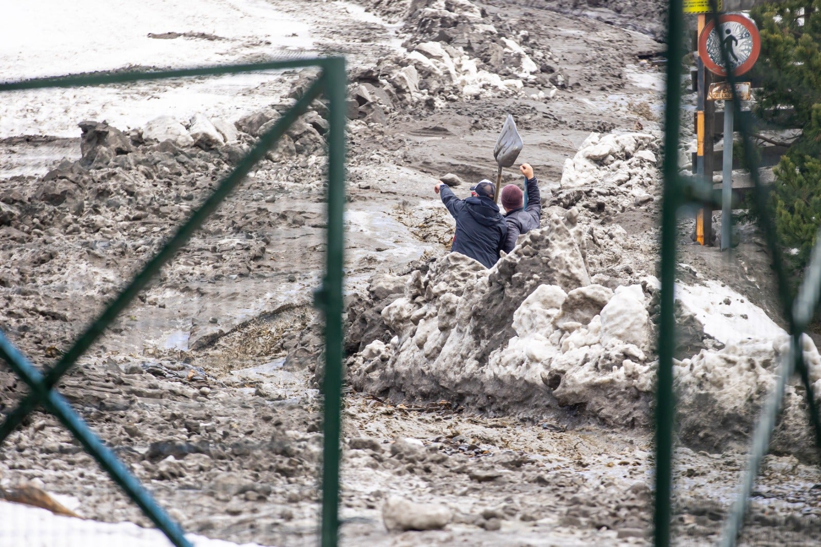 Así han quedado las pistas de Sierra Nevada con la inundación de barro