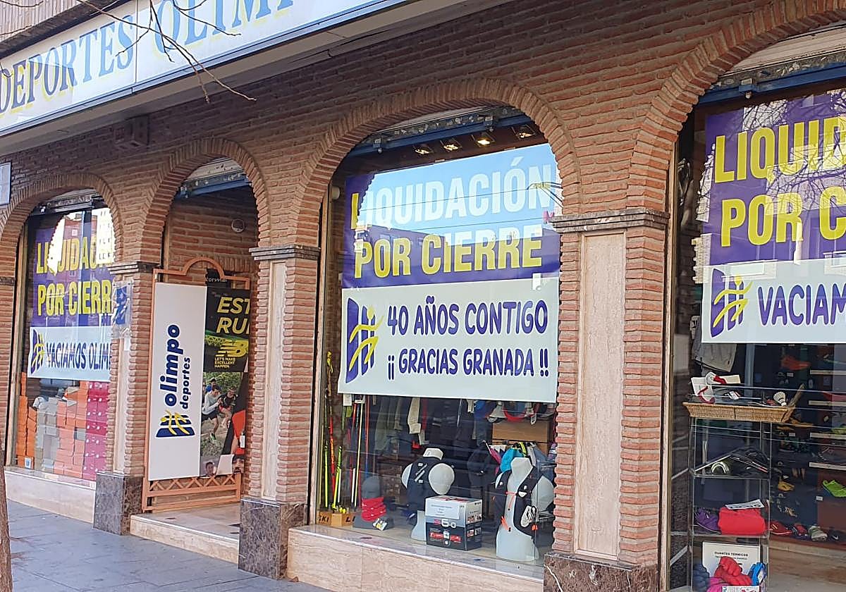 Cartel informativo de la liquidación de Deportes Olimpo.