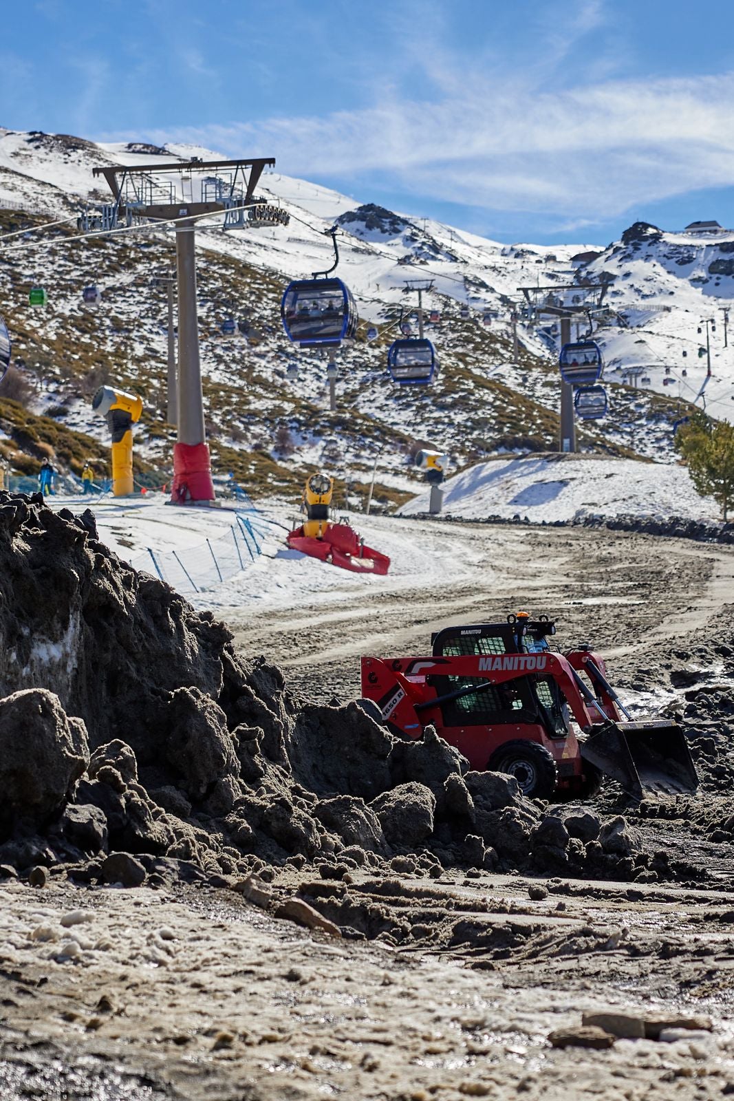 Las imágenes del día después del barro en Sierra Nevada